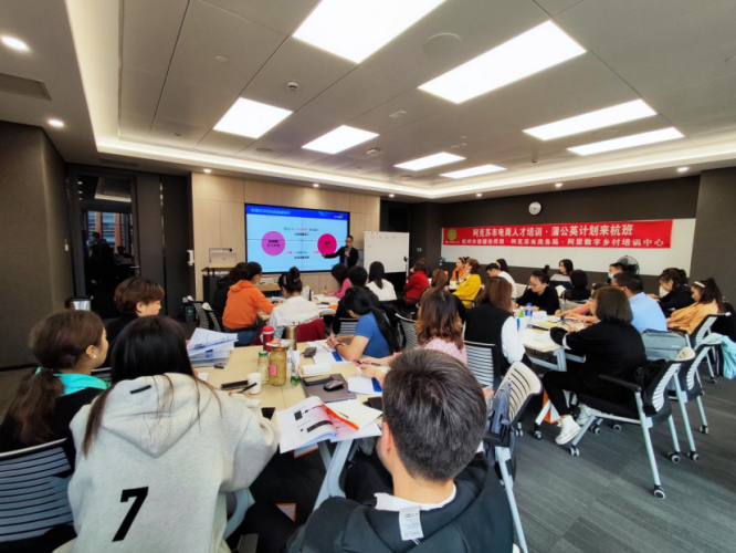 2021年阿克苏市第二期电商人才培训 “蒲公英计划”在杭州举办