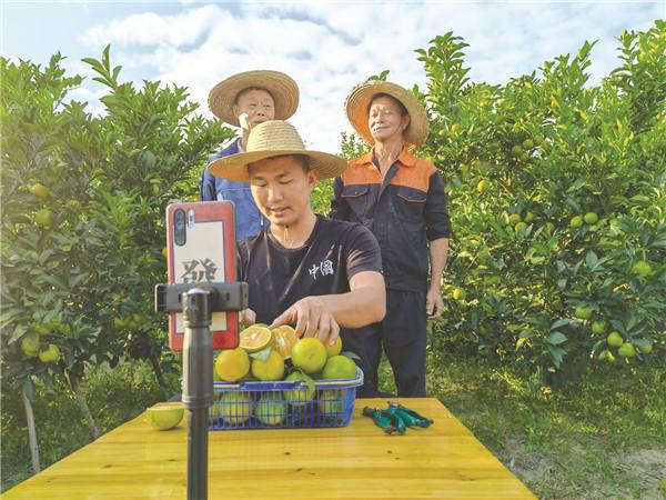 廉江“红橙哥哥”助力家乡农产品