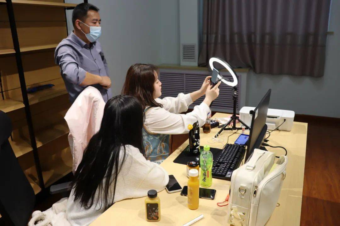 团县委开展2022年青年电子商务培训暨“返家乡”大学生带货直播周
