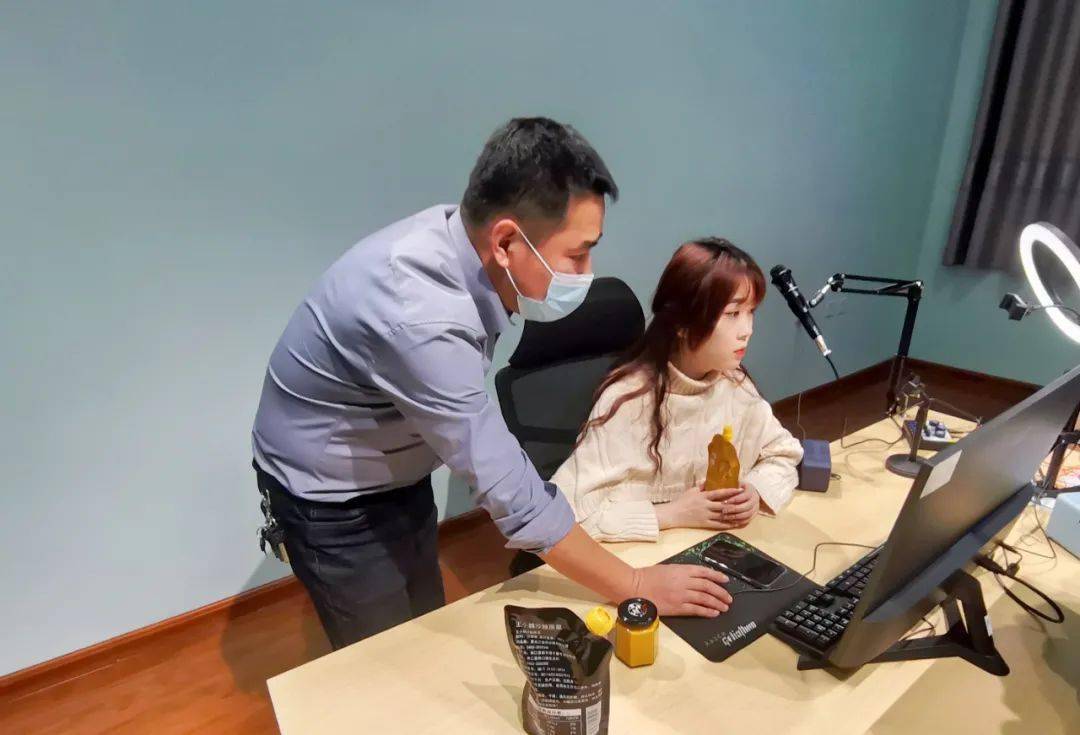 团县委开展2022年青年电子商务培训暨“返家乡”大学生带货直播周