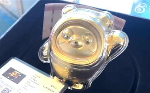 吉祥物冰墩墩一墩难求：33950元的金墩墩已被买走