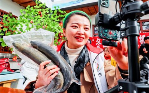 张掖市乌江镇水云乡畔举办电商大赛