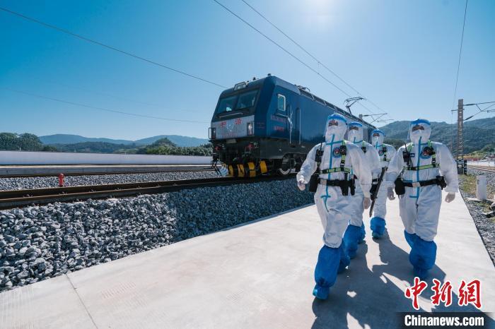 磨憨边检站助力云南“跨境电商+铁路运输”落地中老铁路