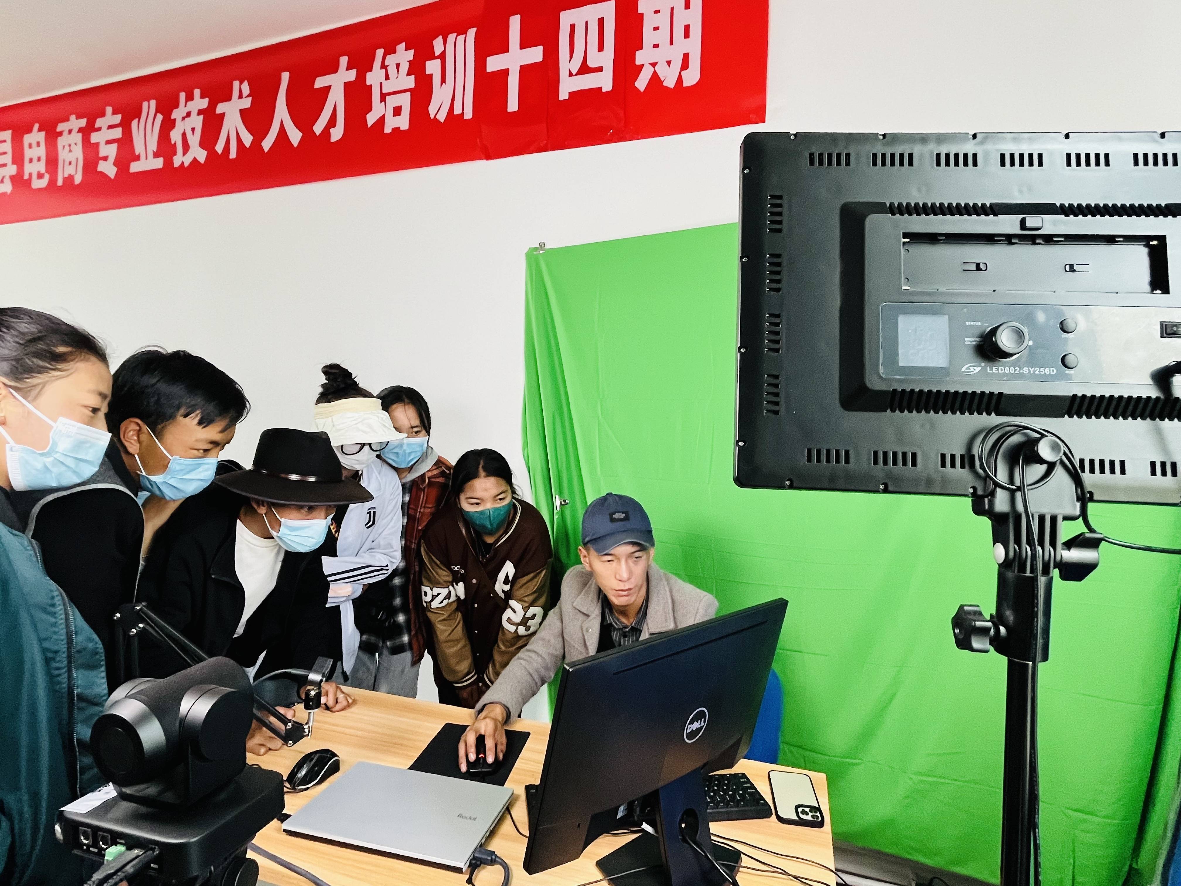 达日县电子商务专业技术人才第十四期“快手短视频基础创业就业培训”顺利开班