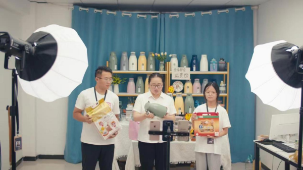 凤阳临淮关镇：党建引领聚合力 电商发展谱新篇