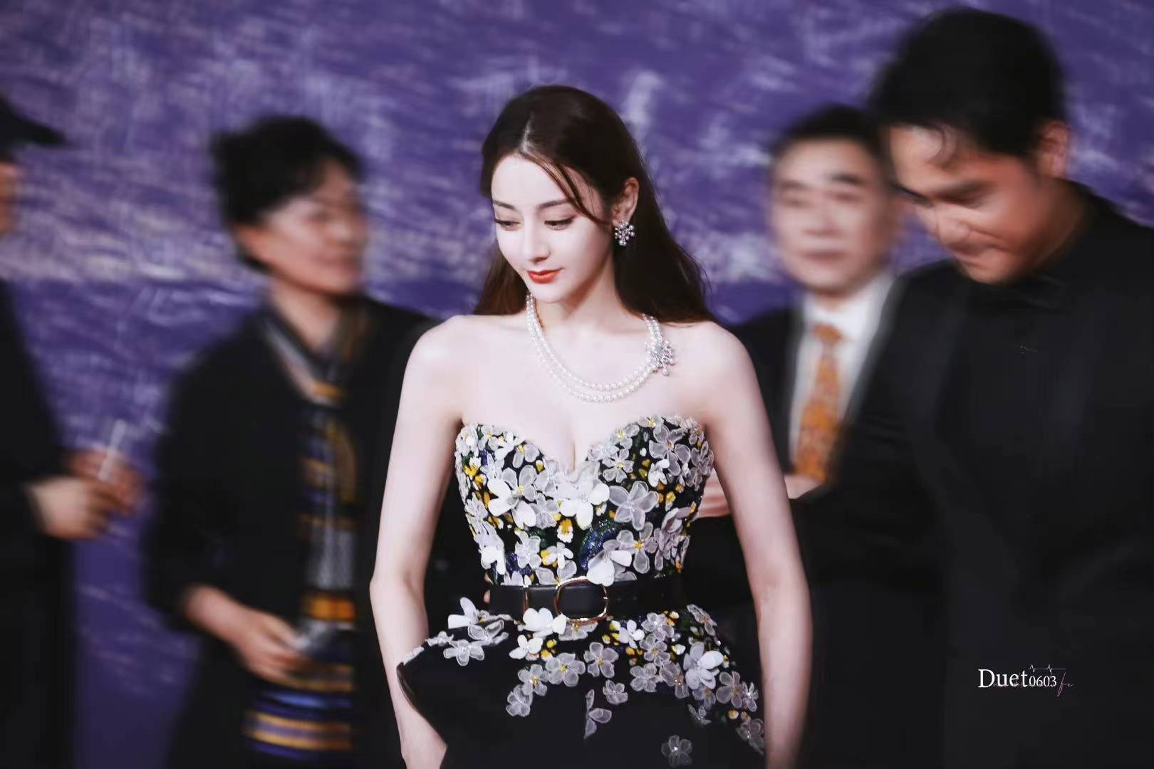 今年手握27个品牌代言，迪丽热巴问鼎女演员代言量榜首