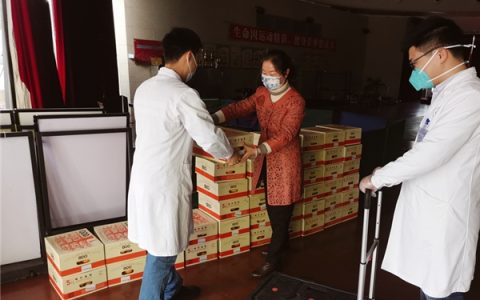 褚氏农业联合本来生活向医务、环卫一线工作者捐赠8000箱云冠橙