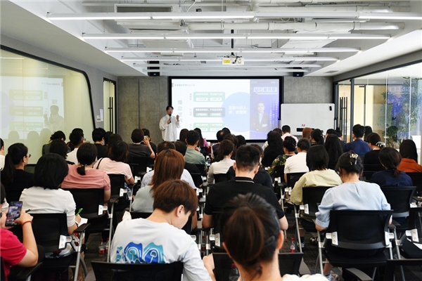 发挥链长单位优势，助力区域经济发展，值得买科技为丰台区企业开展直播电商培训