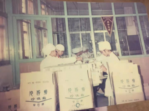 传世经典面霜“小瓷瓶”珍珠膏,三代人的护肤记忆