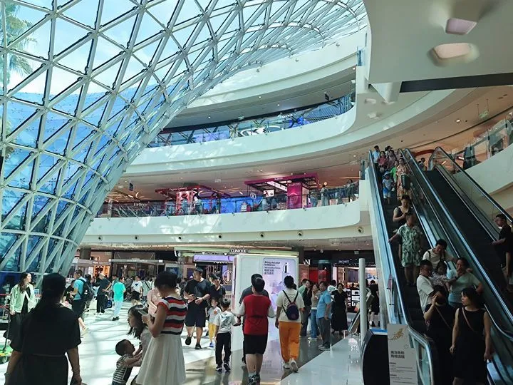 中免集团海南门店搭建特色消费场景，奏响黄金周文旅消费回暖强音