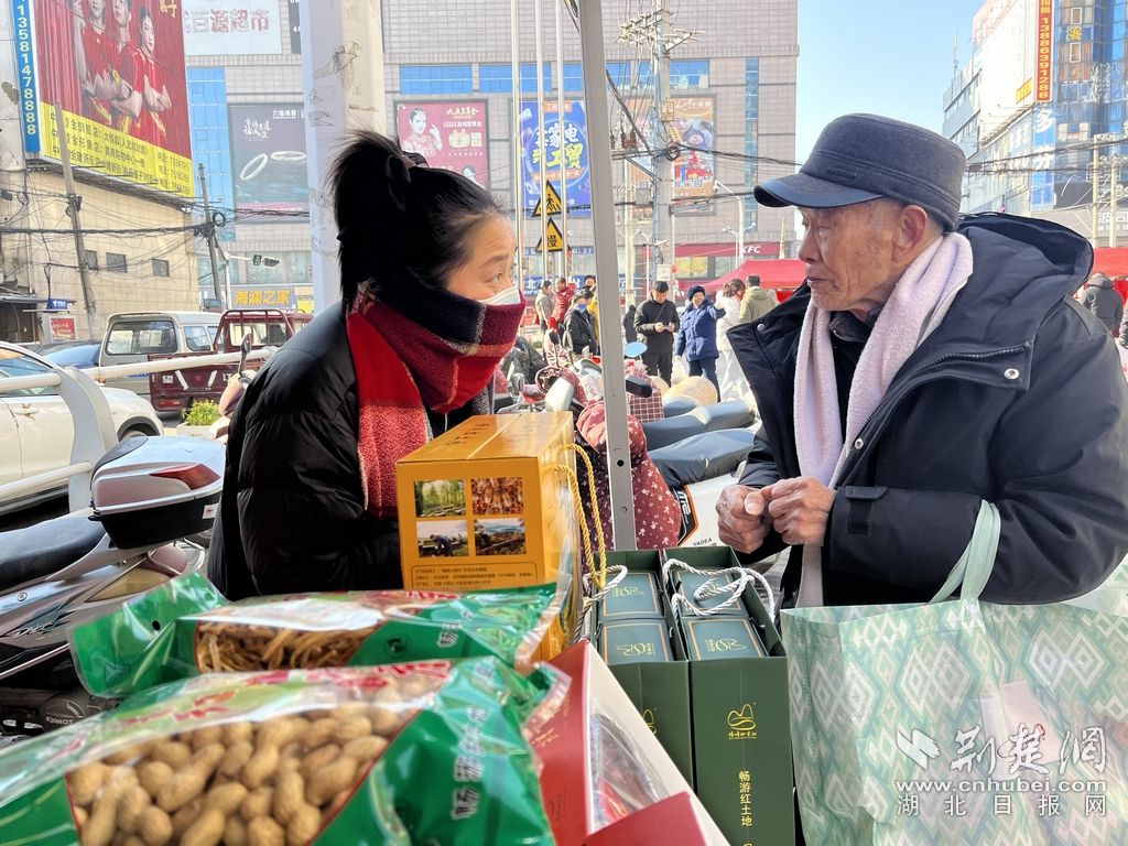 大悟县特色农产品“出村进城”电商直播年货节启动