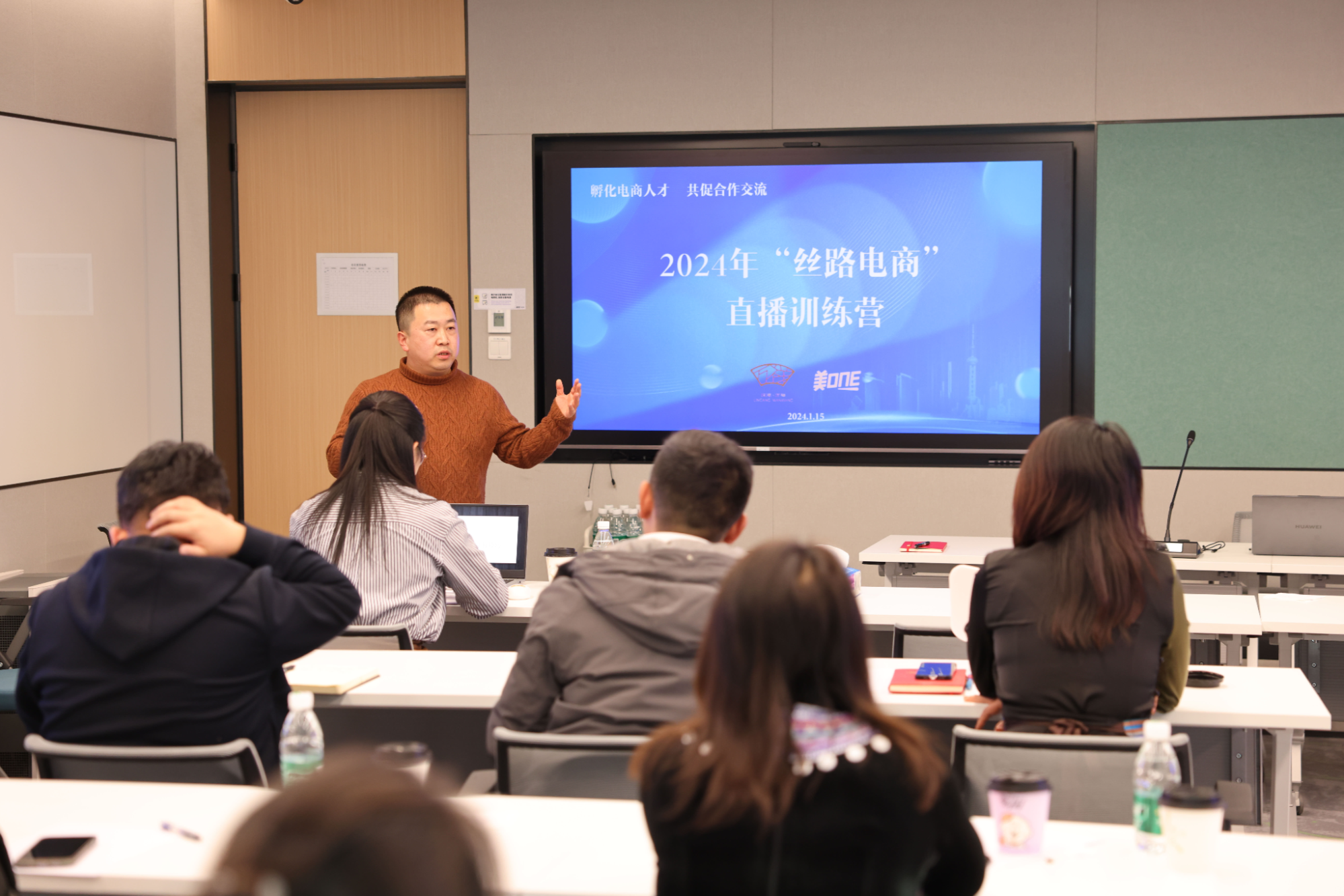 美腕出席上海市丝路云品联盟签约仪式 将为“一带一路”电子商务交流贡献力量