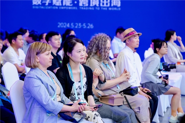 跨境新纪元，共赴数字蓝海——第三届中国（重庆）跨境电商交易会开幕