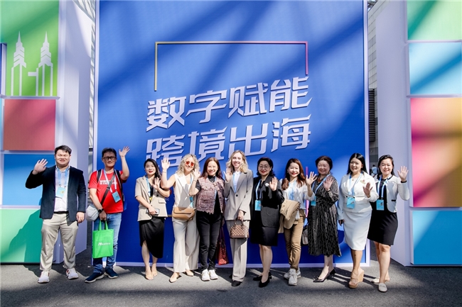 跨境新纪元，共赴数字蓝海——第三届中国（重庆）跨境电商交易会开幕