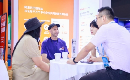 阿里巴巴国际站亮相中国（重庆）跨境电商交易会 AI赋能渝商出海货通全球