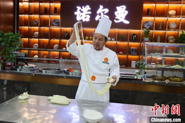 探访青海化隆拉面电商中心 多元功能打造拉面产业园