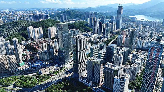 “HELLO水贝”2024水贝电商直播季十强主播出炉！漫游水贝上空 解锁“低空经济”新体验