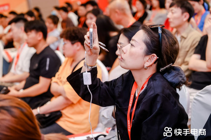 快手电商在郑州落地新商培训会,扶持传统服装商家转型发展